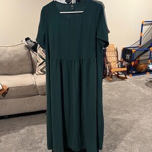 Classic Scoop Neck Maxi Dress in Deep Green